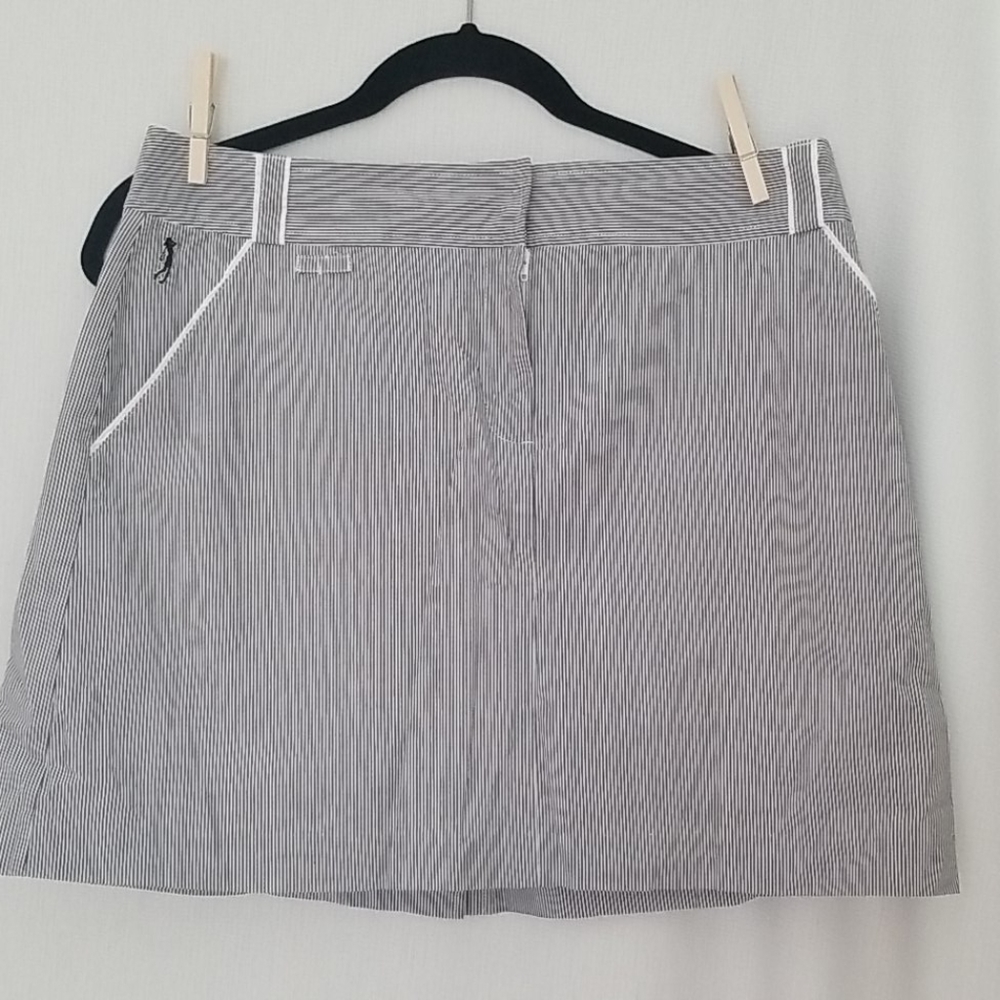 EUC golf skirt by Izod. Size 6. Blue/white
